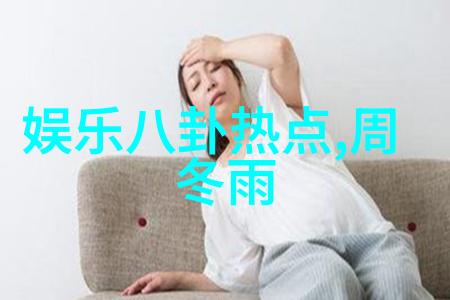 刘嘉玲豁出去了在时尚舞台上她的穿透视渔网裙不仅赚足眼球还是一场审美的冲击波