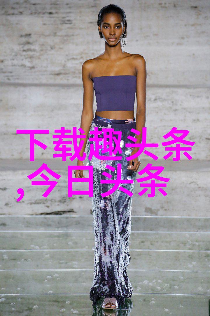 刘雯一天走三场法国时尚秀因过度消瘦引社会关注曝光拔智齿经历