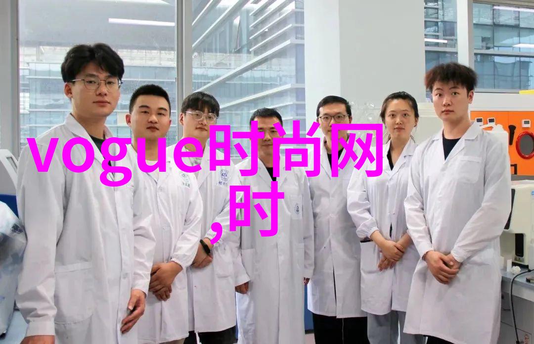 夜晚的温馨光影打扑克不盖被子的生活画卷