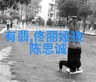 吉克隽逸如同时尚的使者闪耀着无可匹敌的魅力在2013年的Millies春夏时尚街拍中演绎出独一无二的