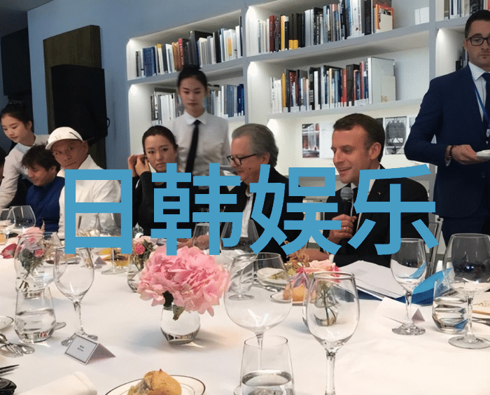陈豪与老婆陈茵媺脸贴脸秀恩爱。