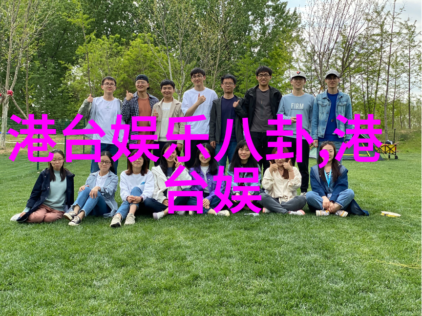 翠绿树海中的女神探索全棵女性艺术写真的魅力