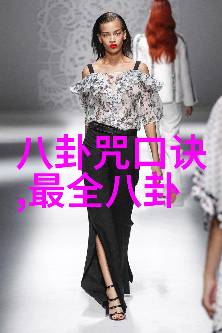 薛佳凝如同内地人温婉的微笑娃娃照中她魅惑四方又似大陆人坚韧不拔的风景游走于精灵与悲苦之间