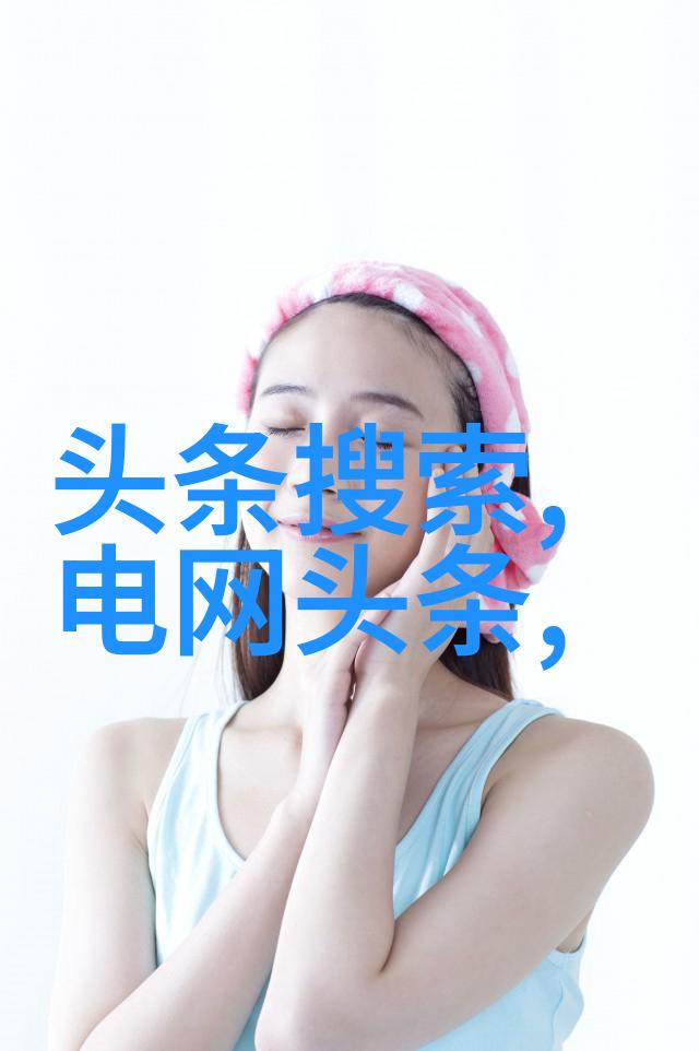 立冬之夜蓝盈莹如同美人鱼般在银河下的光影中舞动裙摆上的不规则亮片随水波轻摇散发着独特的时尚魅力