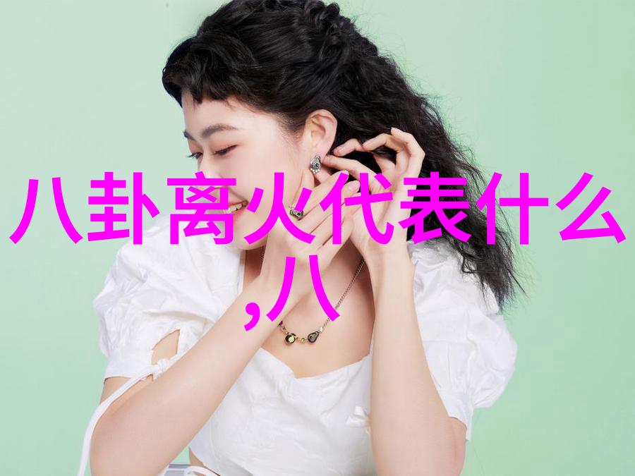 我和小堂妺的第一次记得那天晚上我们一起偷偷摸摸地去电影院看了一场不太正经的电影