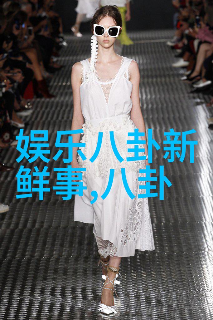 2022最火背景图片女生让上海人秒变超级玩家巴士上的她引发了嗨翻天的热议