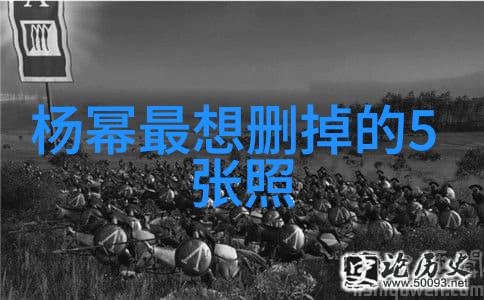 中年女性在自然之美中展现时尚娱乐八卦裤子穿搭技巧高超显身材又不失女人味