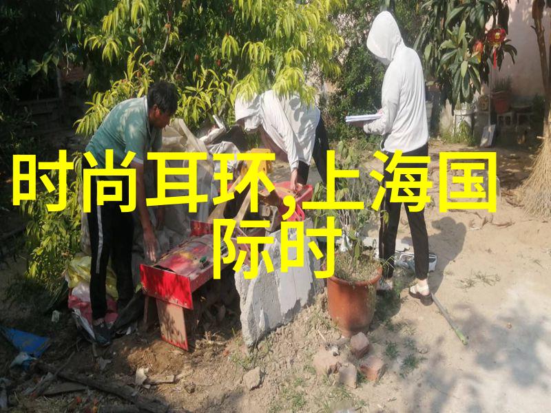 坐公交车最后一排让别人弄 - 公交车位优先共享空间中的礼仪与困境