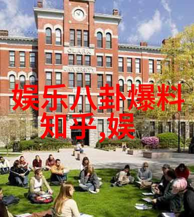 新浪娱乐新闻冯绍峰如同被追逐的猎物大妈们的好奇目光如同万道光芒围绕着他与赵丽颖恩爱对话的每一个细节试