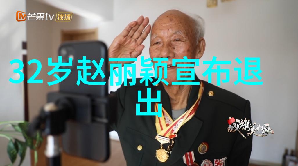中年女性在自然的氛围中通过安正时尚的裤子穿搭技巧展现出完美的身材比例和现代女性的魅力