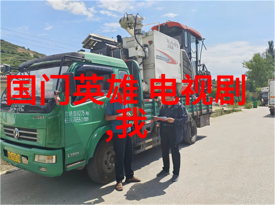 关悦撞色白裙亮相吕燕服装秀 肩部线条优雅迷人