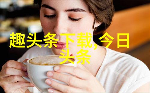 李健的画笔下蓝盈莹化身美人鱼裙摆如同海浪般起伏在光影交错处绽放时尚之花