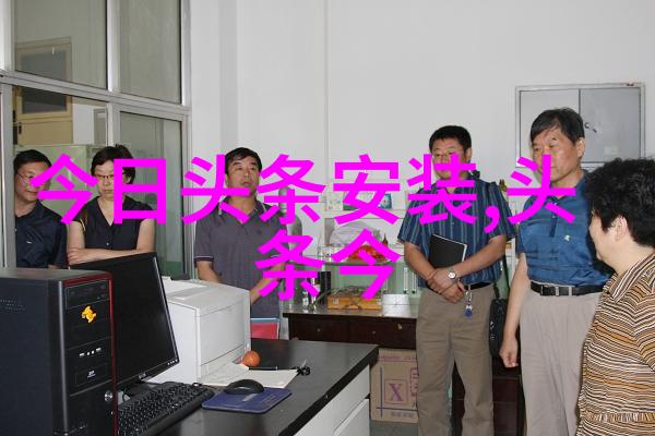目前最火的头像图片黑色连体裤李亚男写真女强人气质一掷