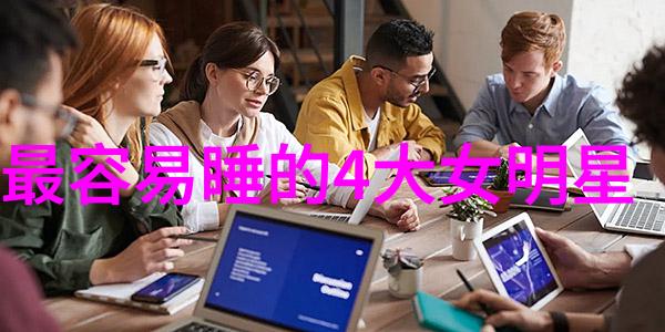 吉克隽逸仿佛时尚界的才子闪耀着无可替代的光芒演绎出地素时尚的完美风范于2013年的Millies春夏
