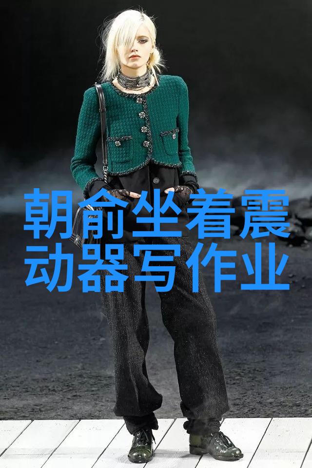 三笘薰国外b站直播app上称为三球王如同足球场上的天才巨星目前其身价已达到了令人瞩目的数字