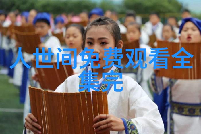 钟丽缇与友人在香港逛街时尚外表却因身材巨大引发关注仿佛变形的大象腿让人忍不住多看几眼