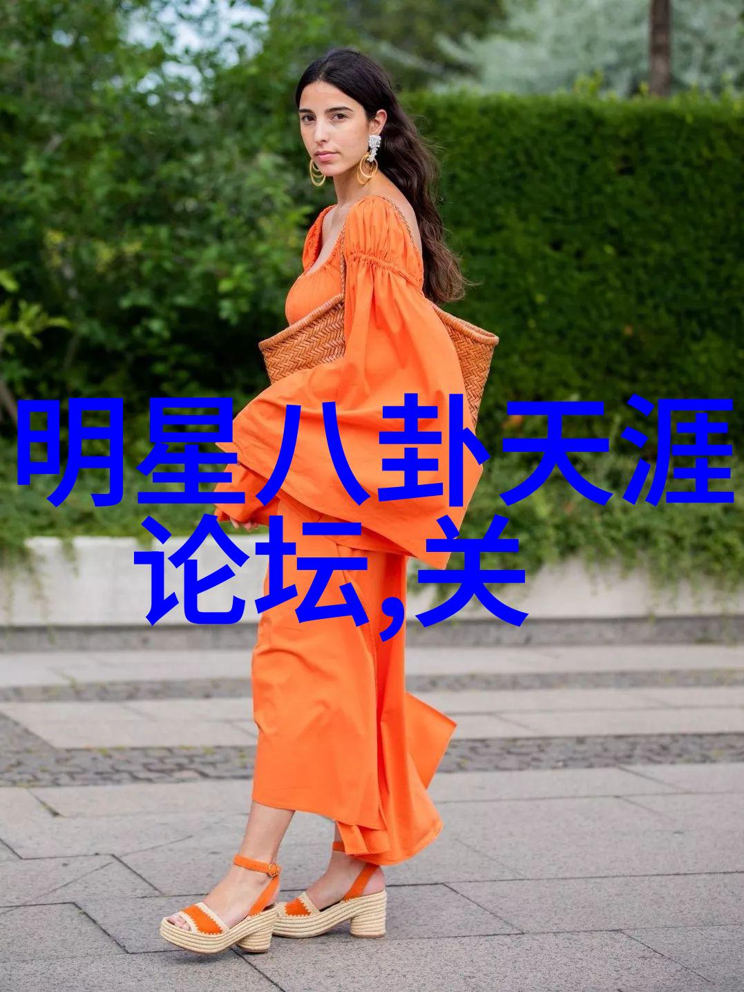 南瓜影视中的故事就像一颗温暖的南瓜外表坚硬却内心柔软女嘉宾在谈话中如同那颗南瓜表面光芒四射却透露出一