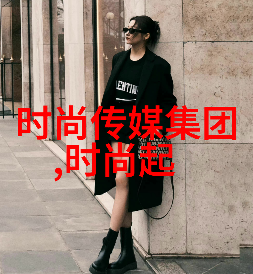 杨雪暴雨将至旗袍加身尽显妩媚气质