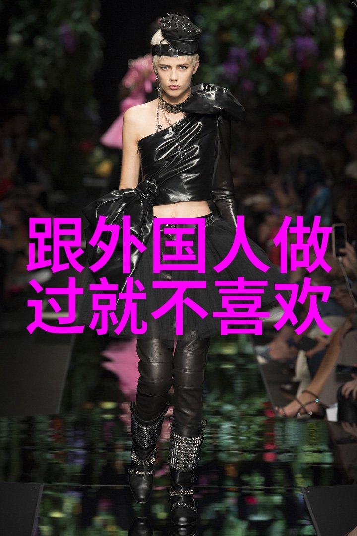 罗云熙与章若楠携手主演电视剧深海利剑爱情遇见达尔文开机仪式上高颜值CP双向奔赴甜蜜爆棚而在这部作品中