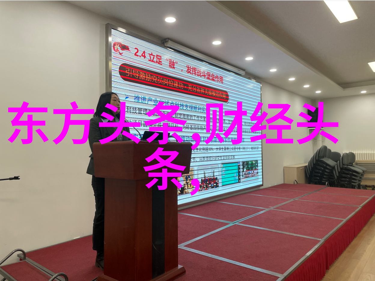 站在落地玻璃窗前做城市风景的静默交响