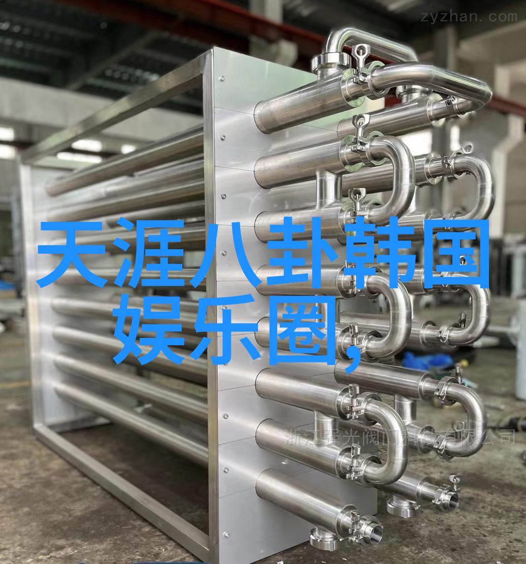 中年女性在自然之美中展现时尚一族的裤子穿搭技巧既显瘦又不失女人味