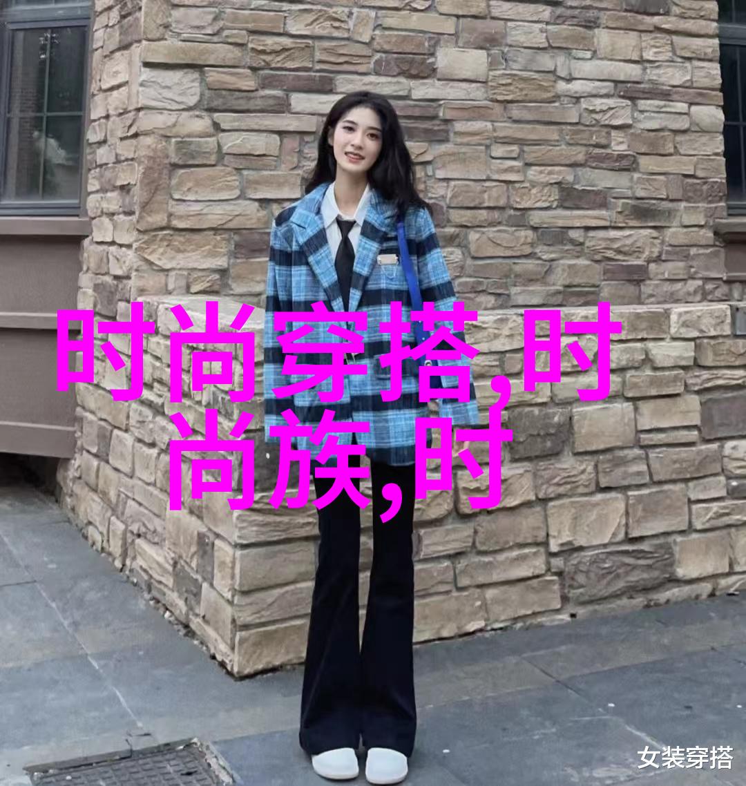 夏日艳光下的海滩魅力探索比基尼写真艺术的边界
